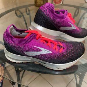 Brooks DNA AMP running shoes